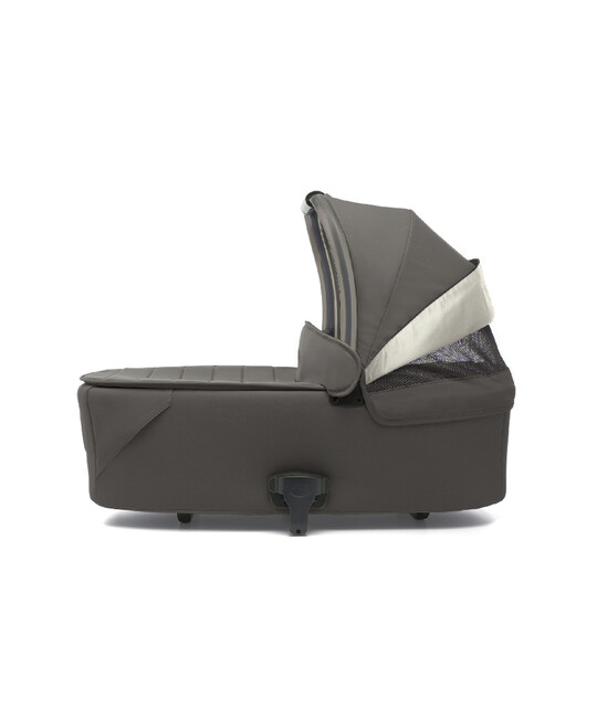 مجموعة مستلزمات أساسية أوكارو مع مقعد سيارة جوي آي-سبين 360 آي-سايز للأطفال الرضع أسود - 6 قطع image number 13